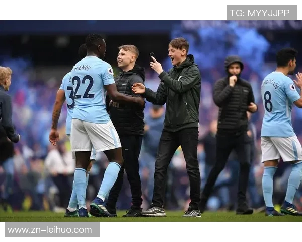 德尔夫怀念曼城队友称B席为队宠D席是最强搭档