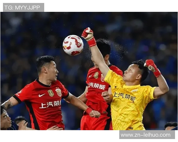 中甲广西赛区因观众互掷水杯事件遭中足联通报批评引发关注