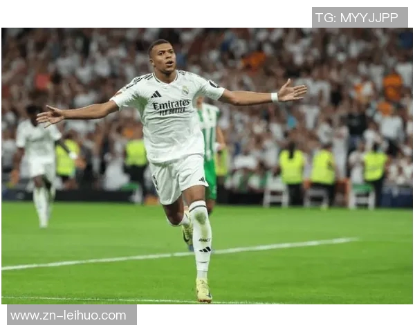 姆巴佩突入禁区遭对方侵犯却未获裁判判罚引发争议