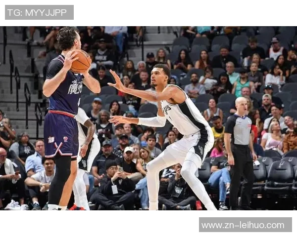 字母哥半场表现抢眼7投5中斩获10分7板3助助球队领先