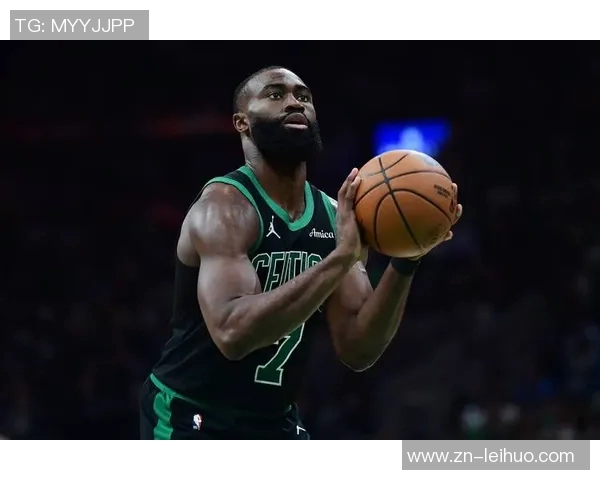 绿军主场对决76人首发阵容揭晓杰伦布朗领衔豪泽科塔普理查德同场竞技 绿军主场对决76人首发阵容揭晓杰伦布朗领衔豪泽科塔普理查德同场竞技